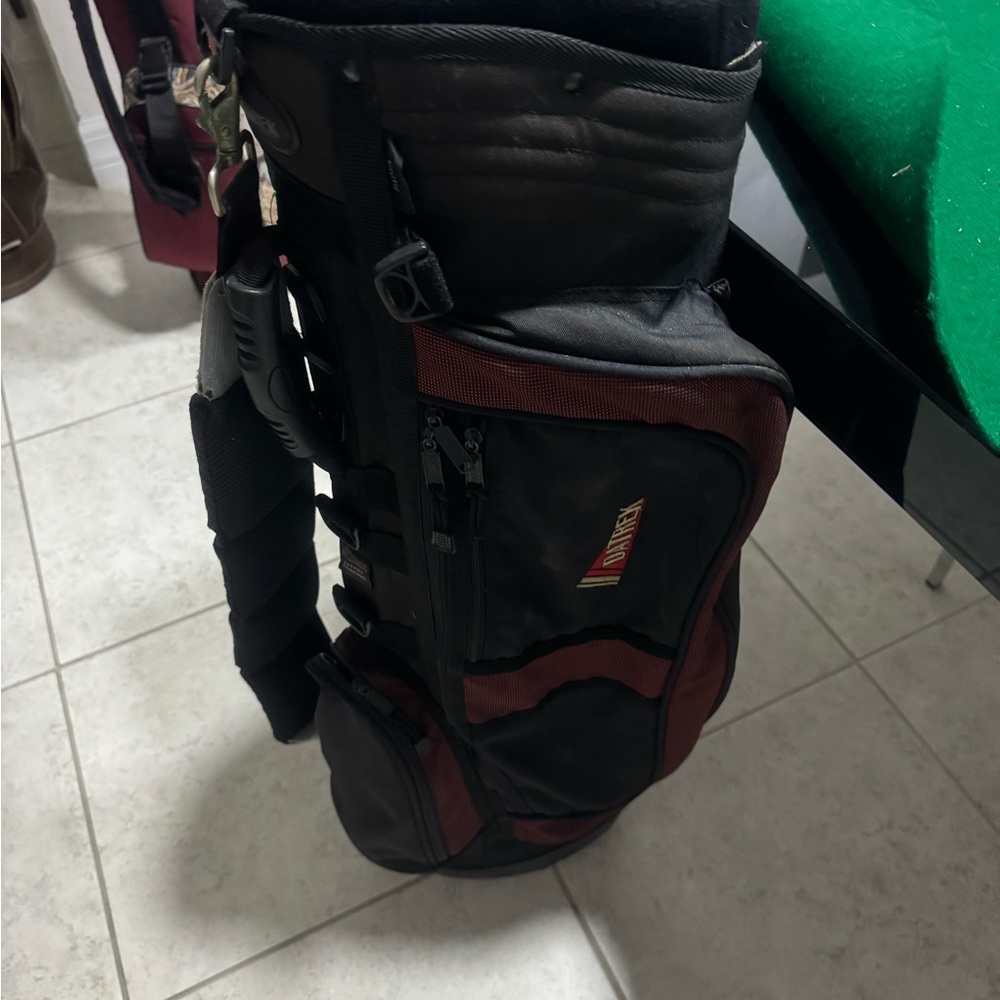 Arnold Palmer Golf Cart Bag 
With shoulder strap and club dividers